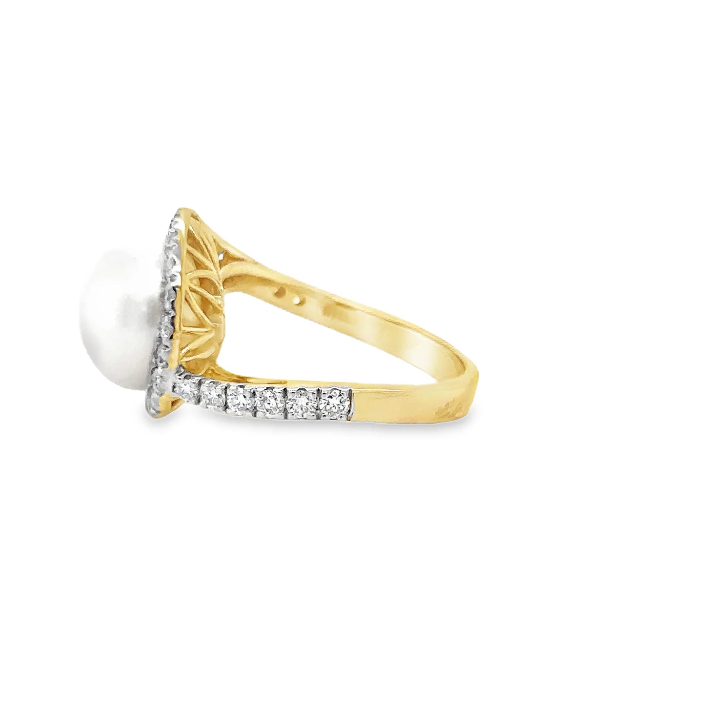 14KT YELLOW GOLD FRESH WATER PEARL AND DIAMOND RING