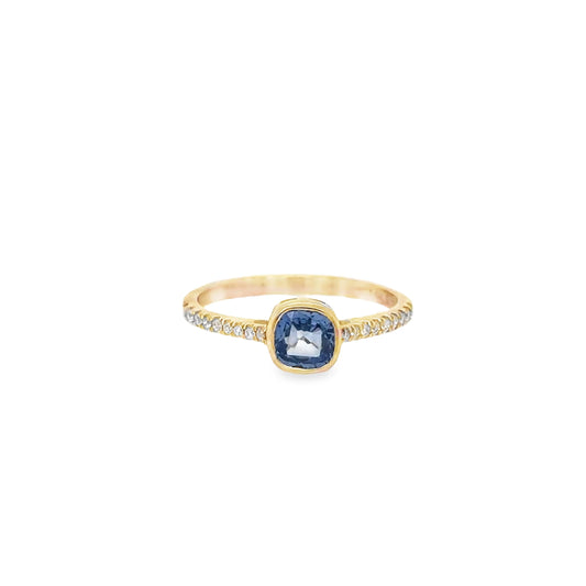 14KT YELLOW GOLD SAPPHIRE AND DIAMONDS RING