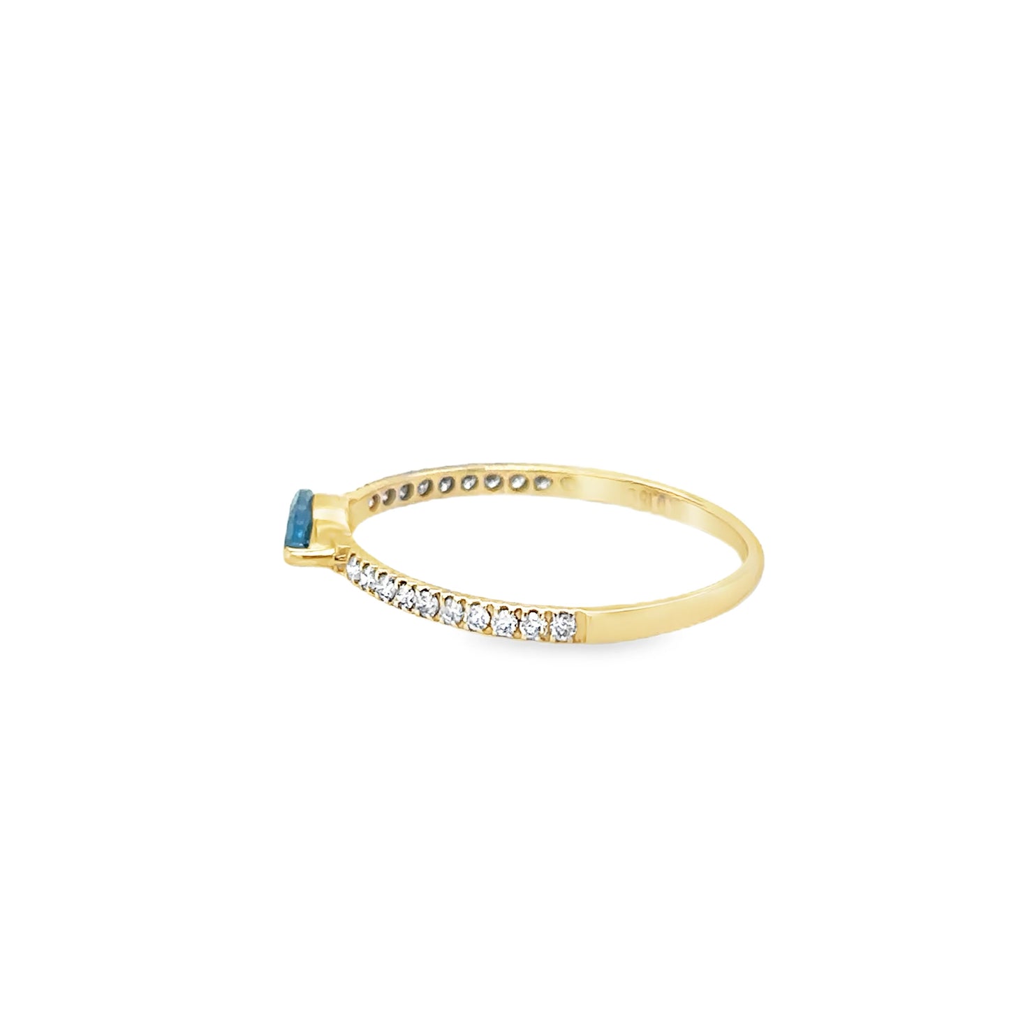 14KT YELLOW GOLD TOPAZ AND DIAMONDS RING