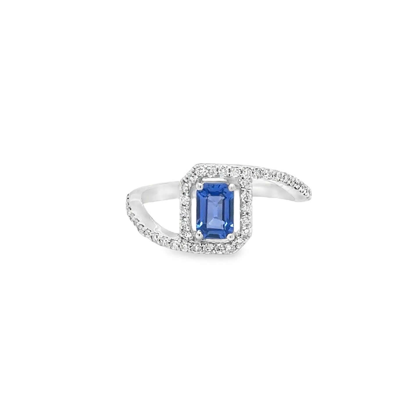 18KT WHITE GOLD BLUE SAPPHIRE AND DIAMONDS RING