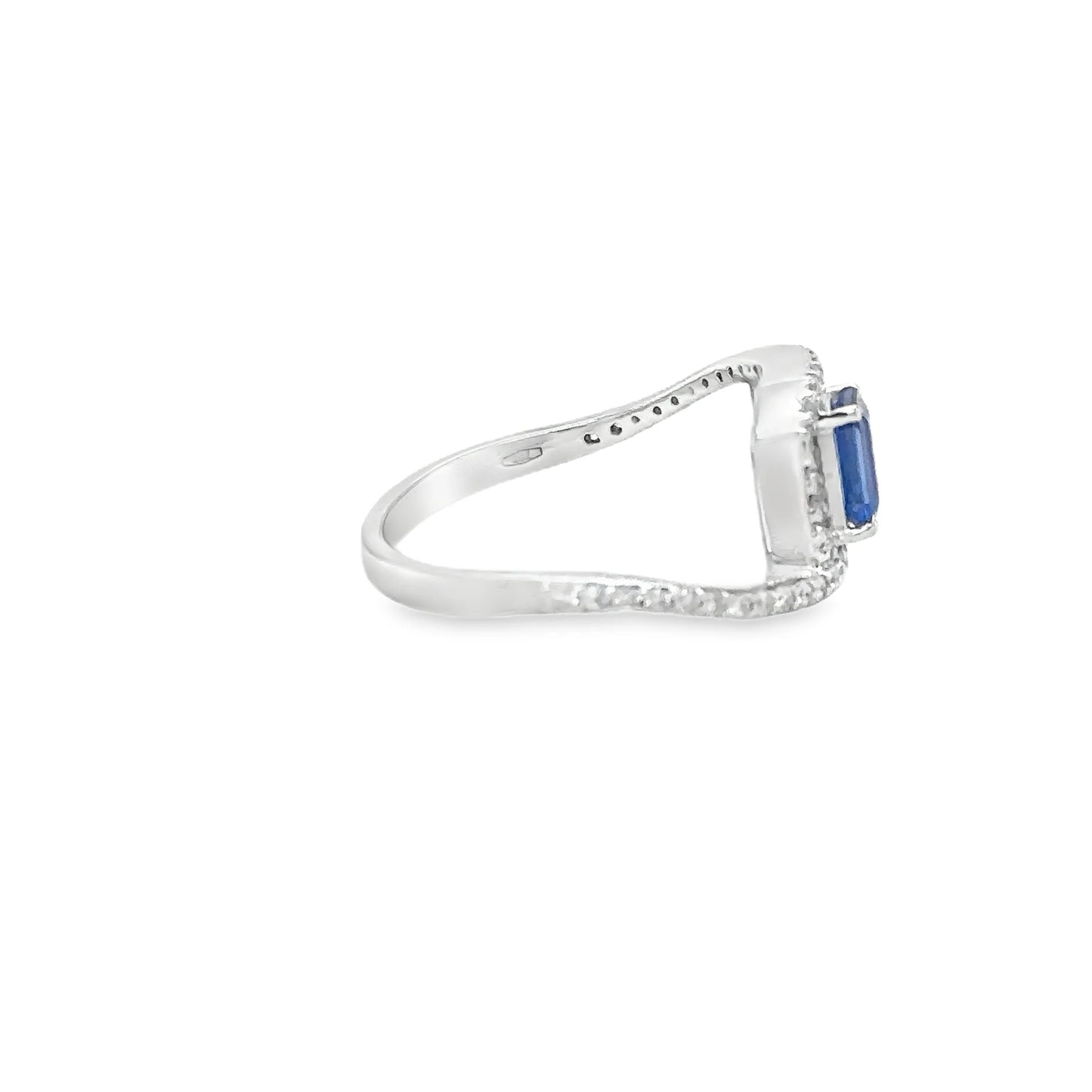 18KT WHITE GOLD BLUE SAPPHIRE AND DIAMONDS RING