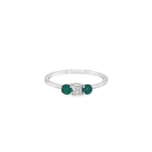 18KT WHITE GOLD EMERALD AND DIAMOND RING