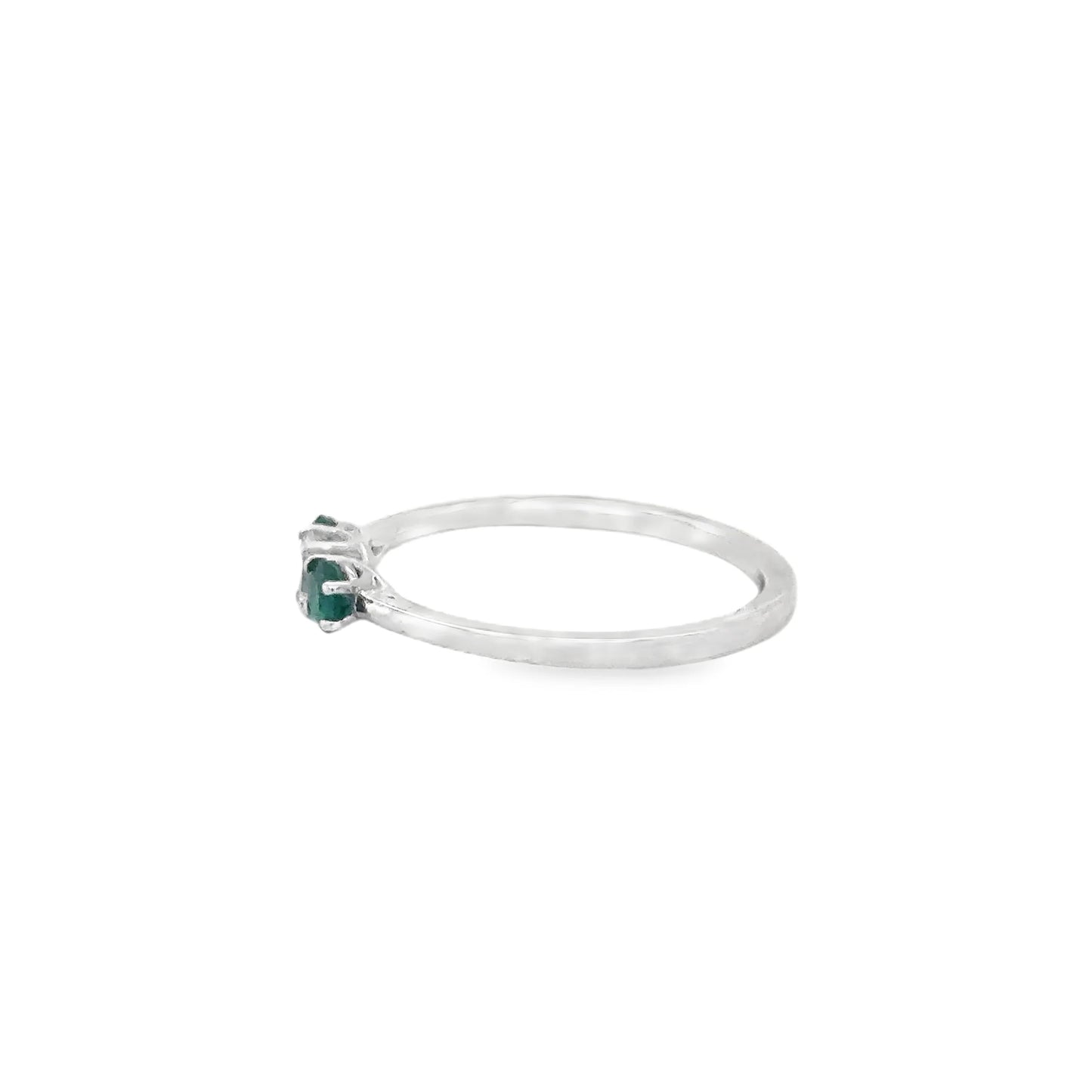 18KT WHITE GOLD EMERALD AND DIAMOND RING