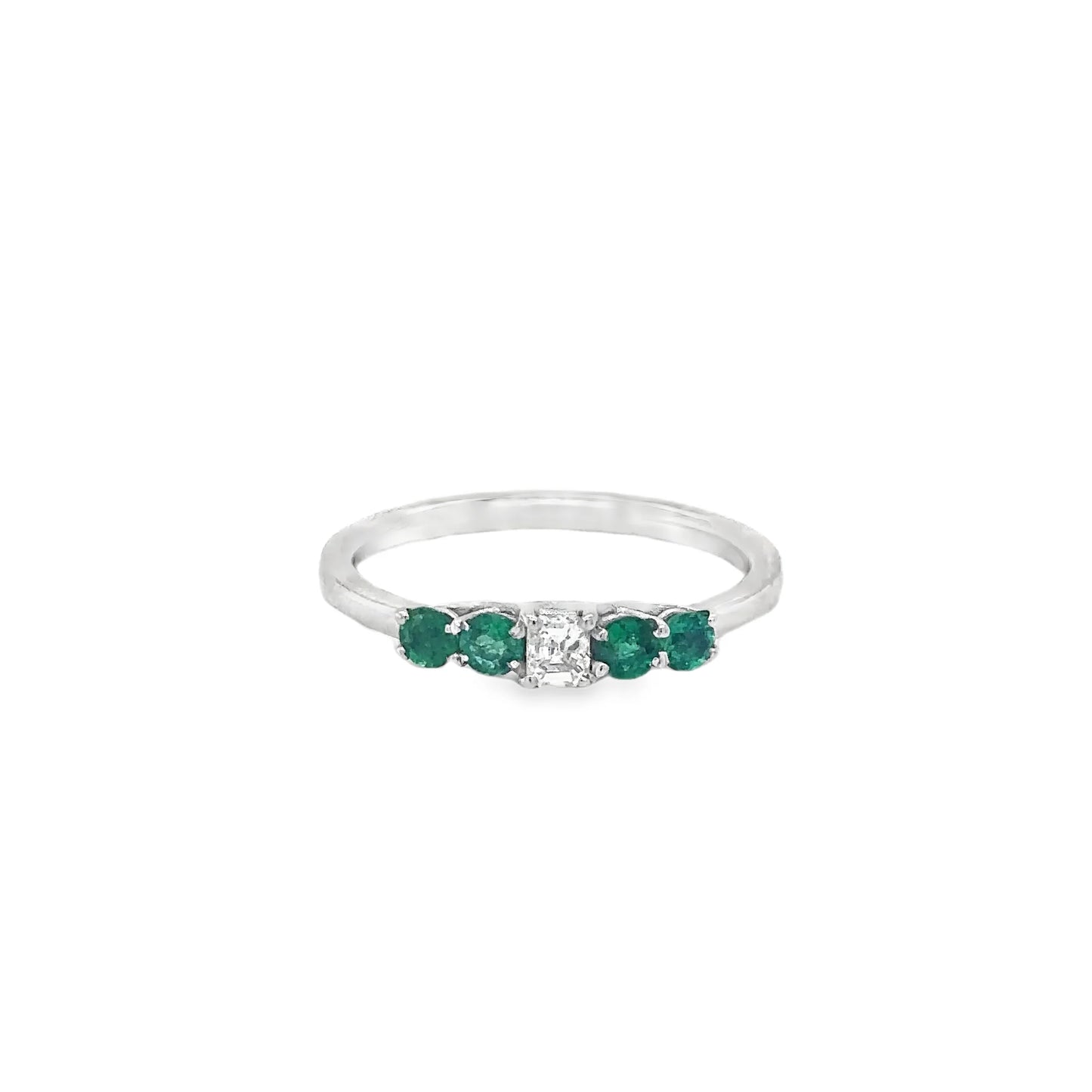 18KT WHITE GOLD EMERALD AND DIAMOND RING