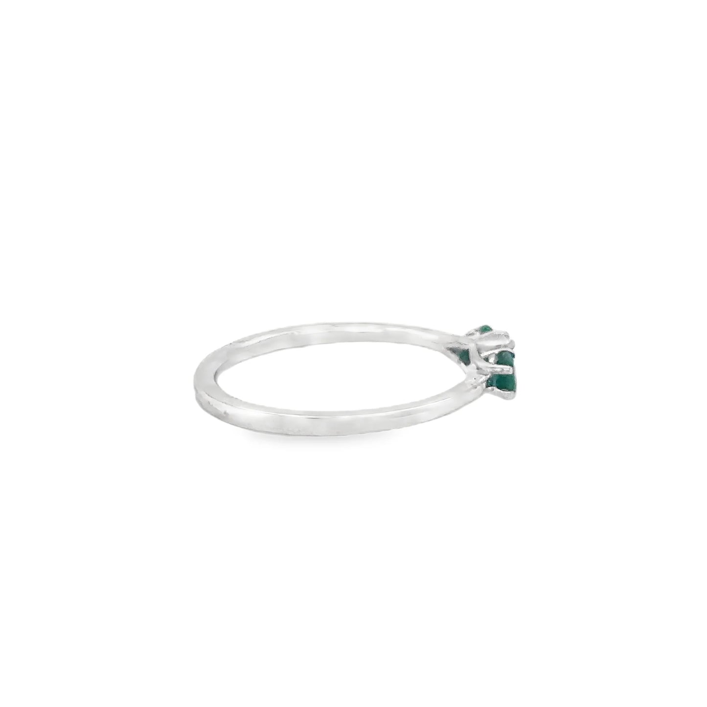 18KT WHITE GOLD EMERALD AND DIAMOND RING