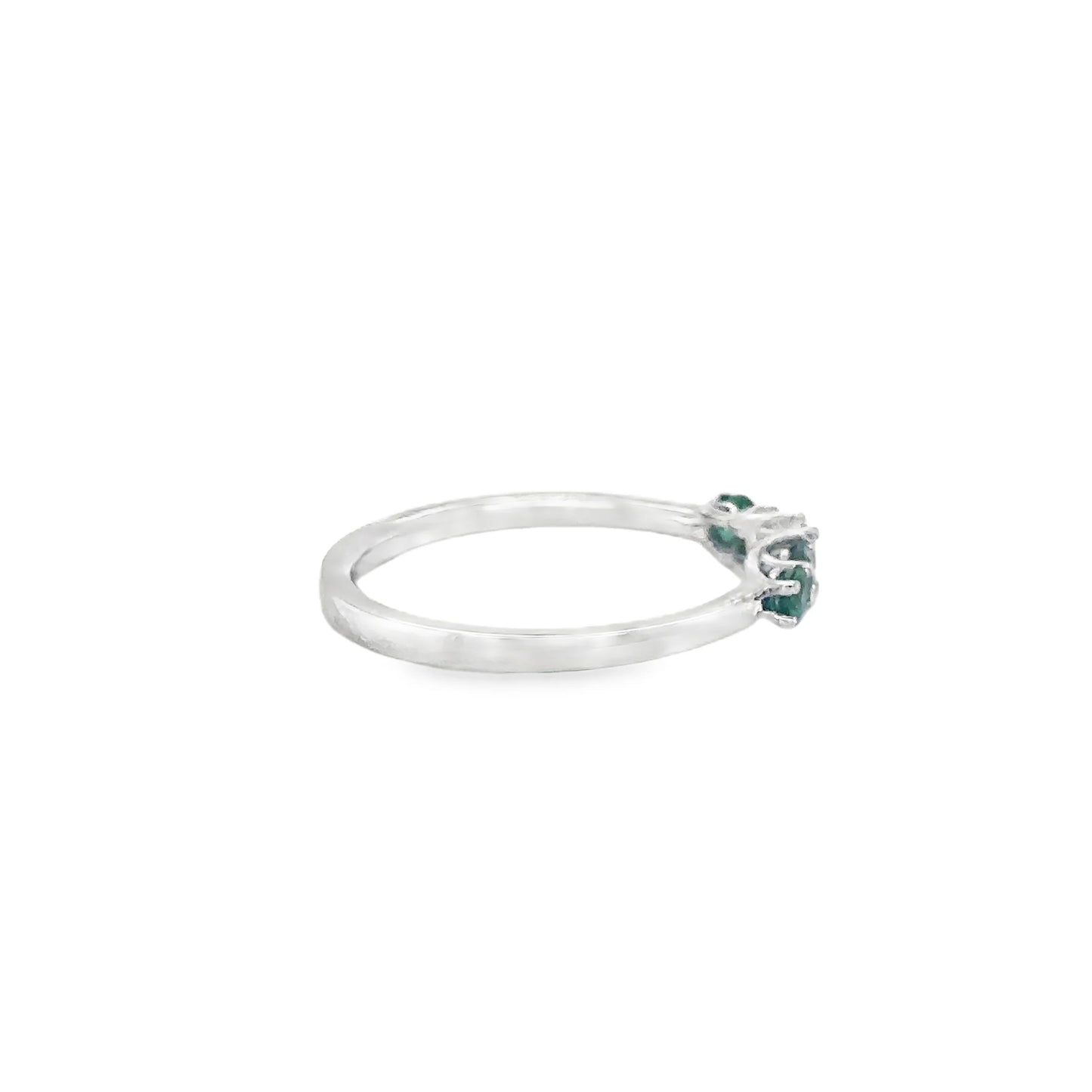 18KT WHITE GOLD EMERALD AND DIAMOND RING
