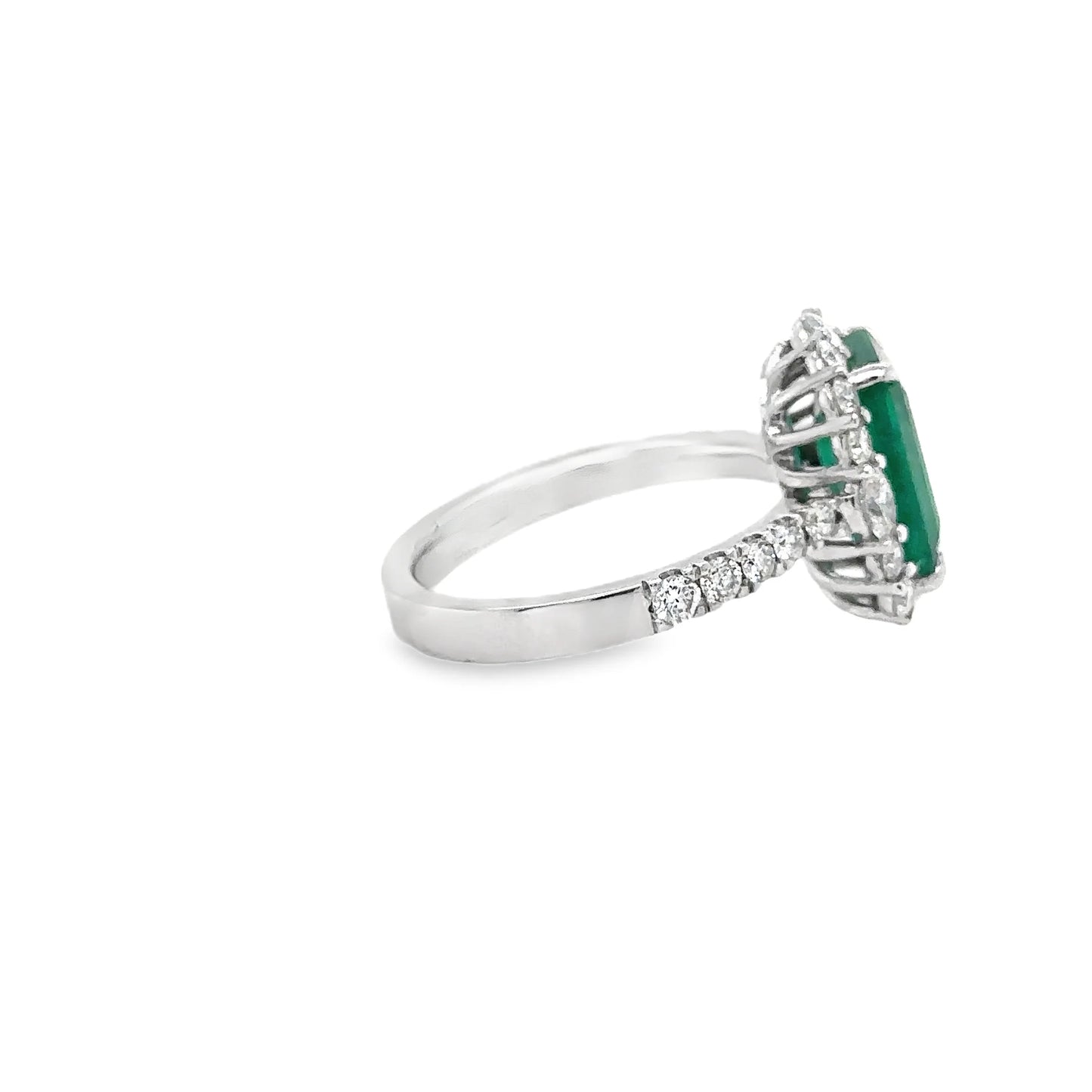 18KT WHITE GOLD EMERALD AND DIAMONDS RING