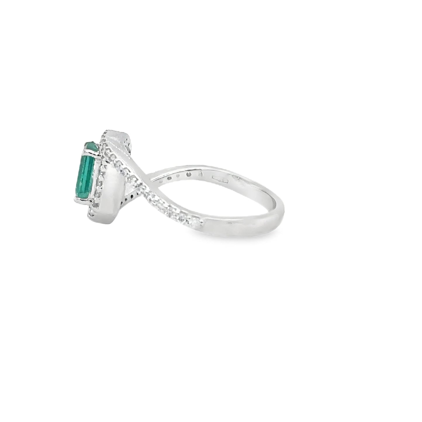 18KT WHITE GOLD EMERALD AND DIAMONDS RING