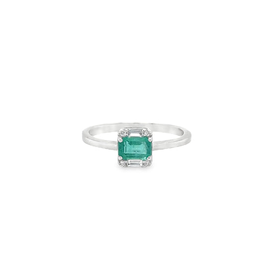 18KT WHITE GOLD EMERALD AND DIAMONDS RING