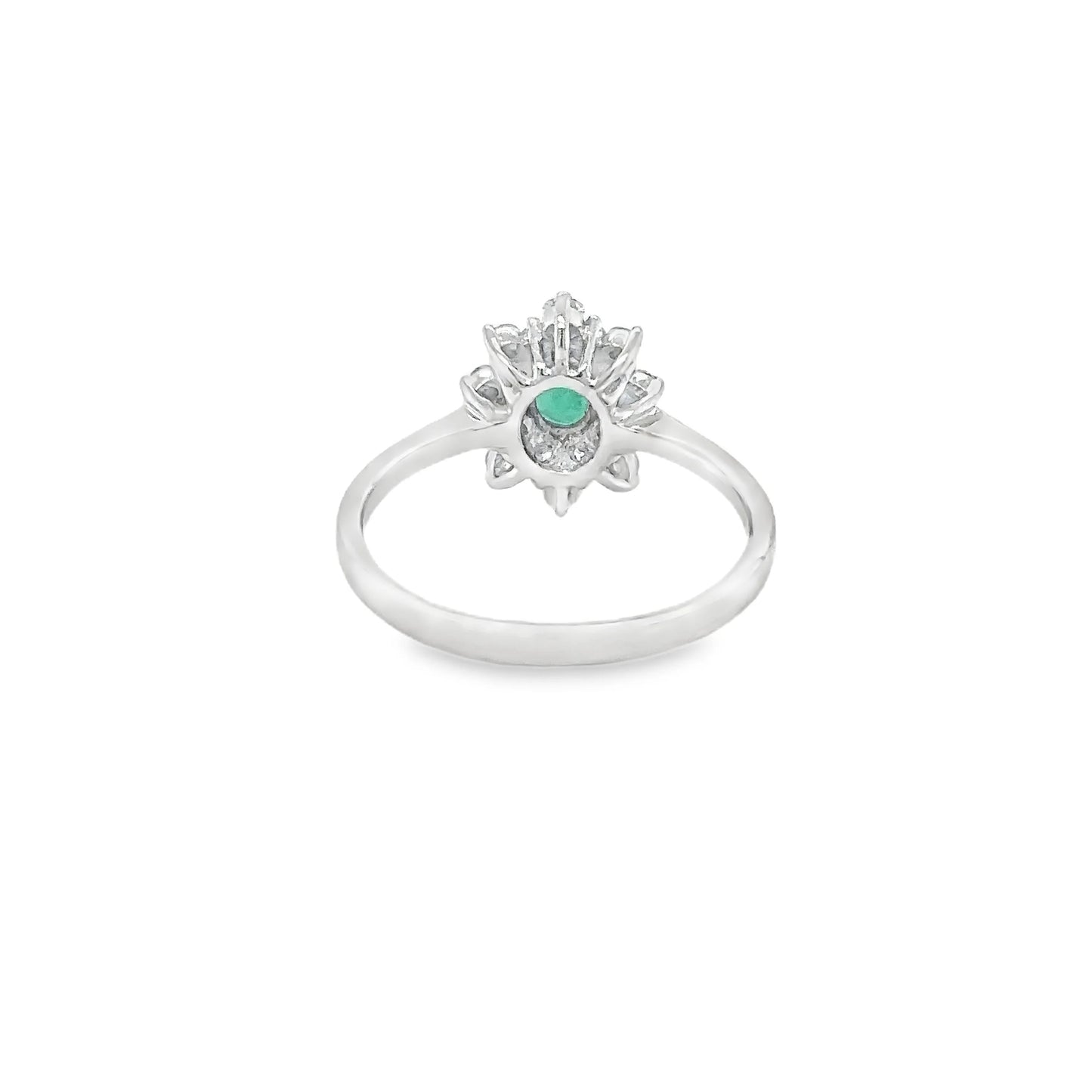 18KT WHITE GOLD EMERALD AND DIAMONDS RING