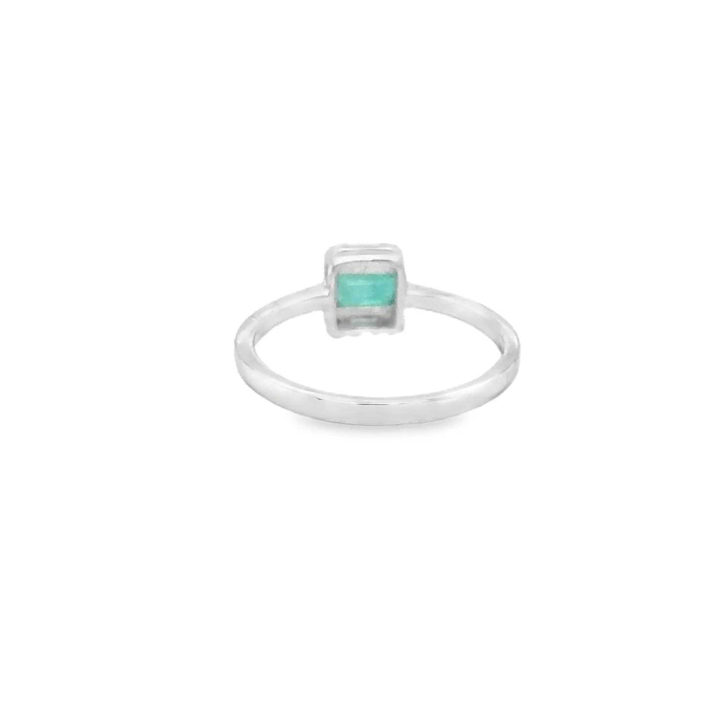 18KT WHITE GOLD EMERALD AND DIAMONDS RING