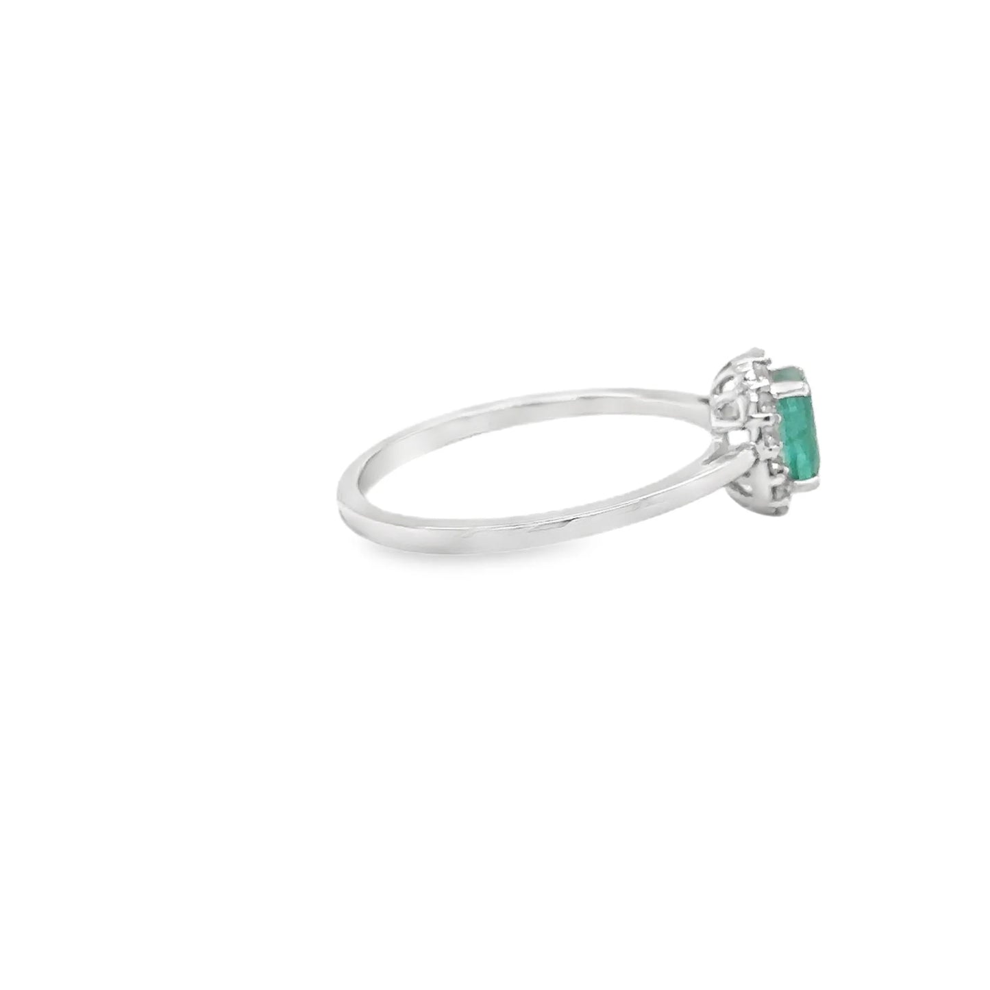 18KT WHITE GOLD EMERALD AND DIAMONDS RING
