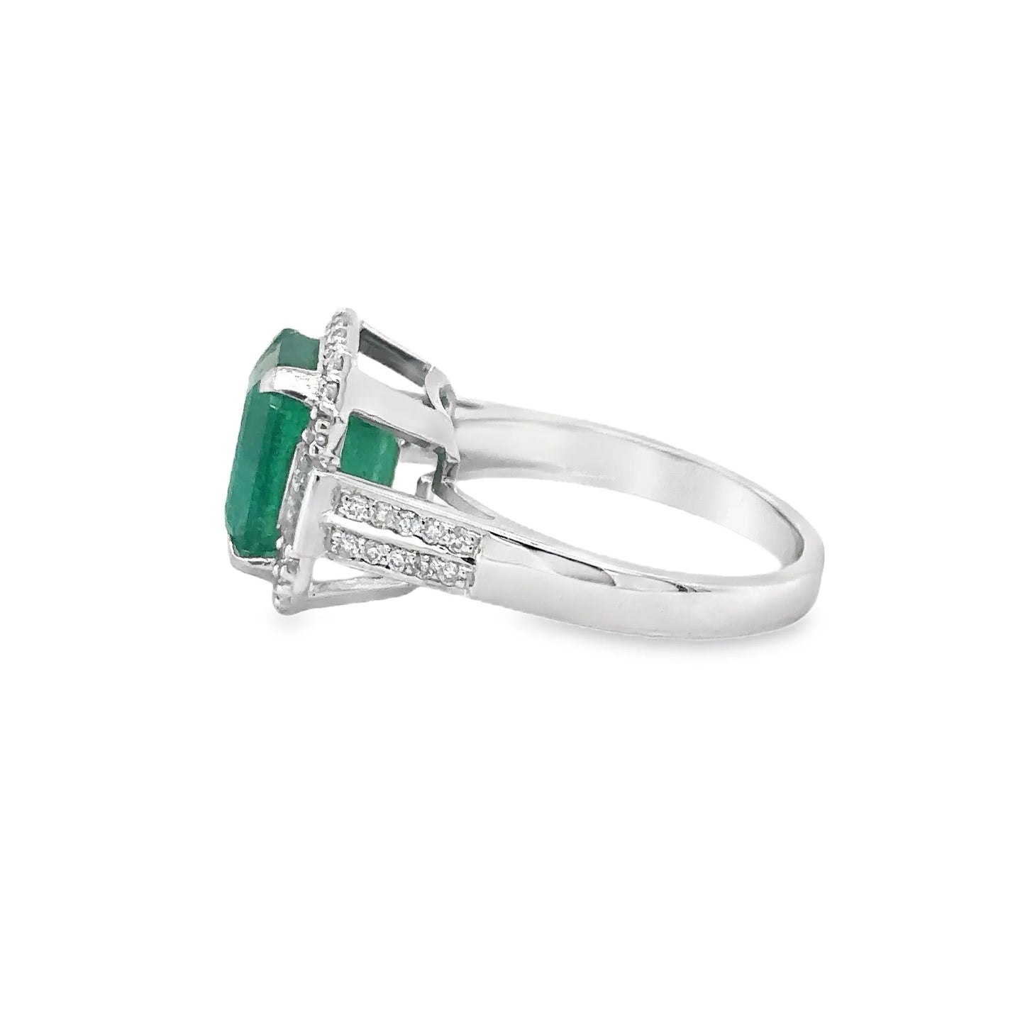 18KT WHITE GOLD EMERALD AND DIAMONDS RING