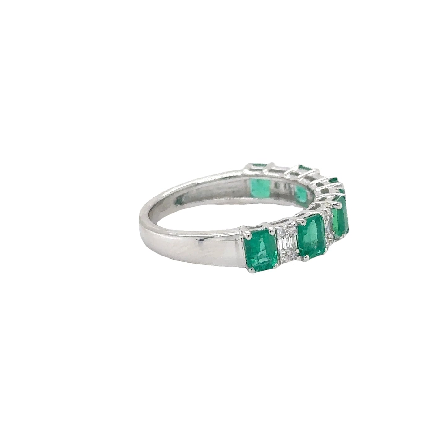 18KT WHITE GOLD EMERALD AND DIAMONDS RING