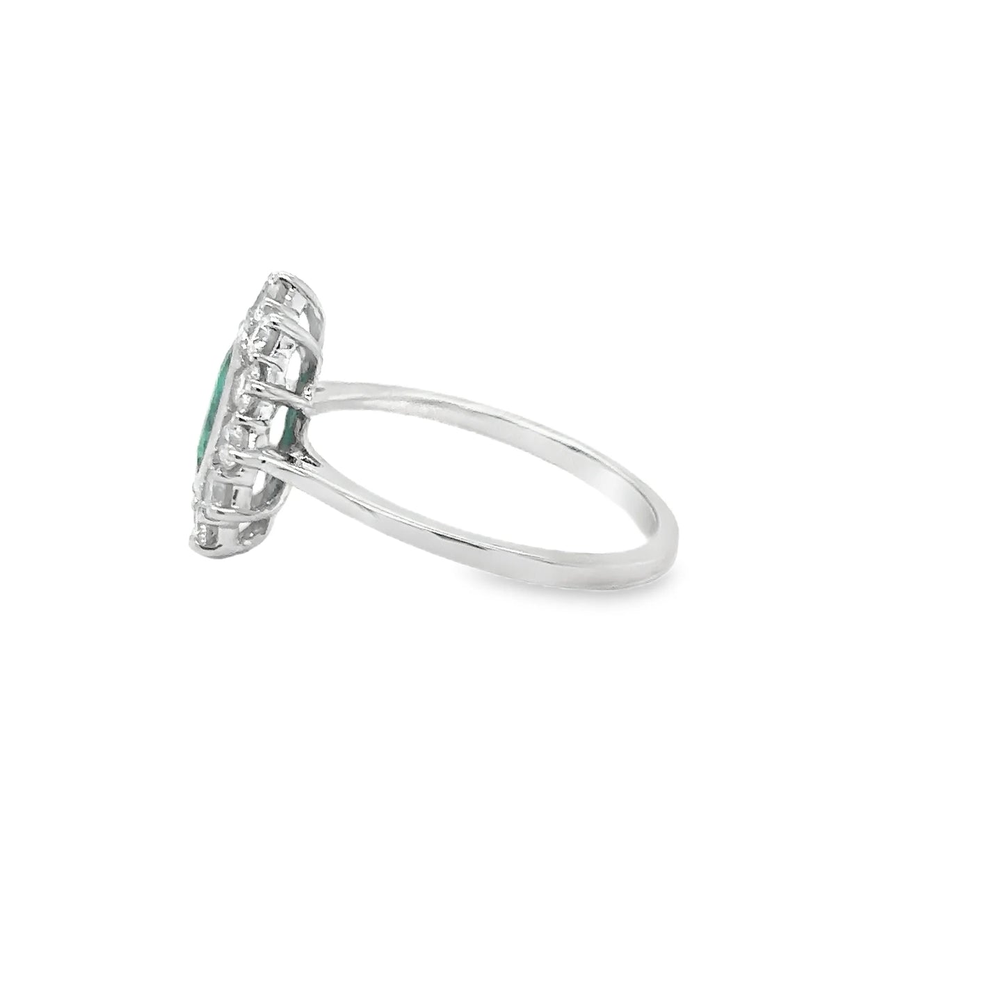 18KT WHITE GOLD EMERALD AND DIAMONDS RING