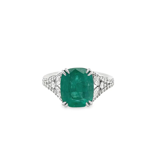 18KT WHITE GOLD EMERALD AND DIAMONDS RING