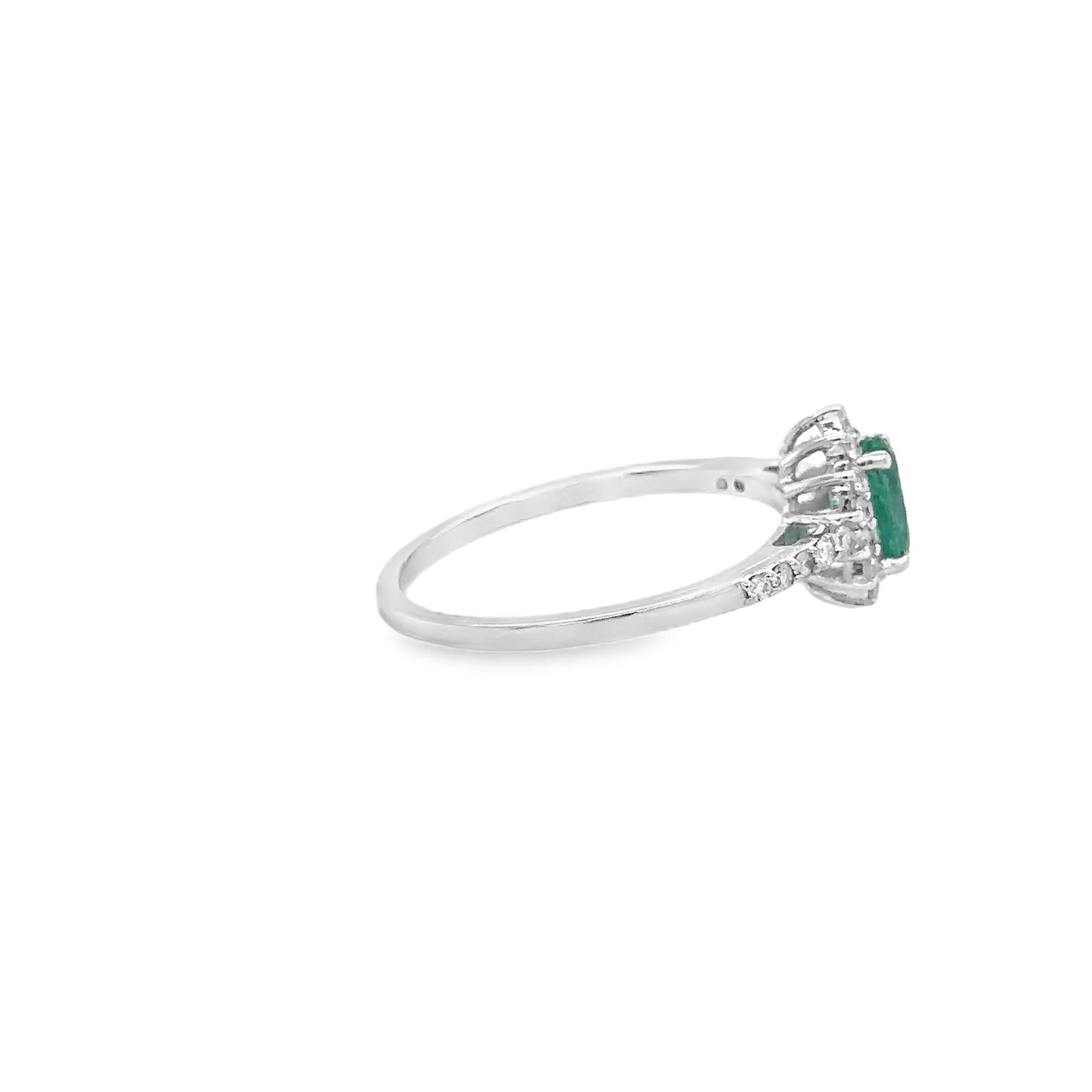 18KT WHITE GOLD EMERALD AND DIAMONDS RING