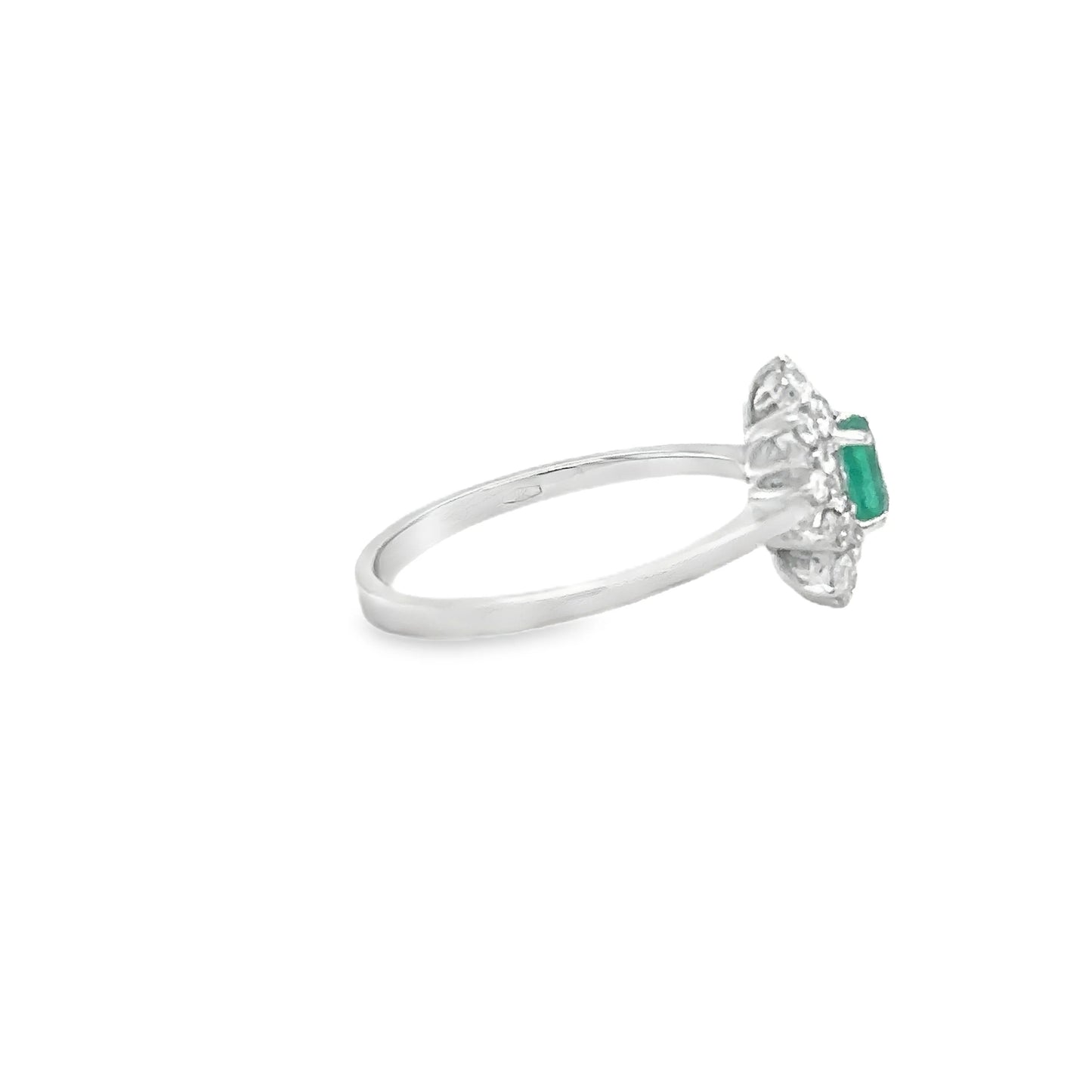 18KT WHITE GOLD EMERALD AND DIAMONDS RING