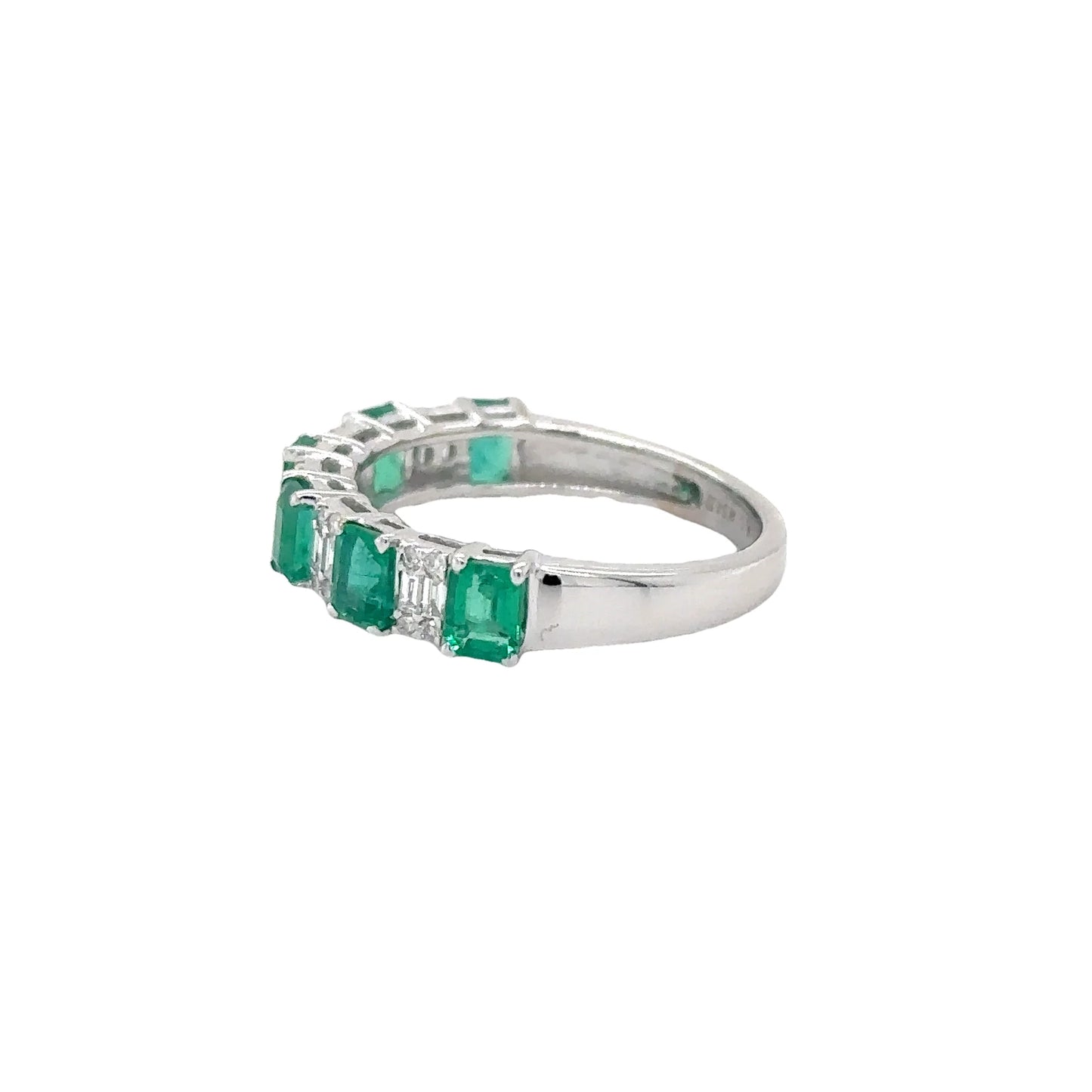 18KT WHITE GOLD EMERALD AND DIAMONDS RING