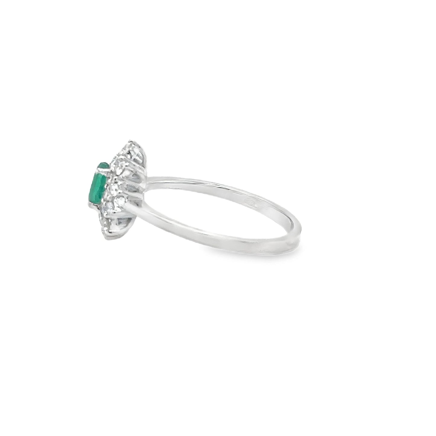18KT WHITE GOLD EMERALD AND DIAMONDS RING