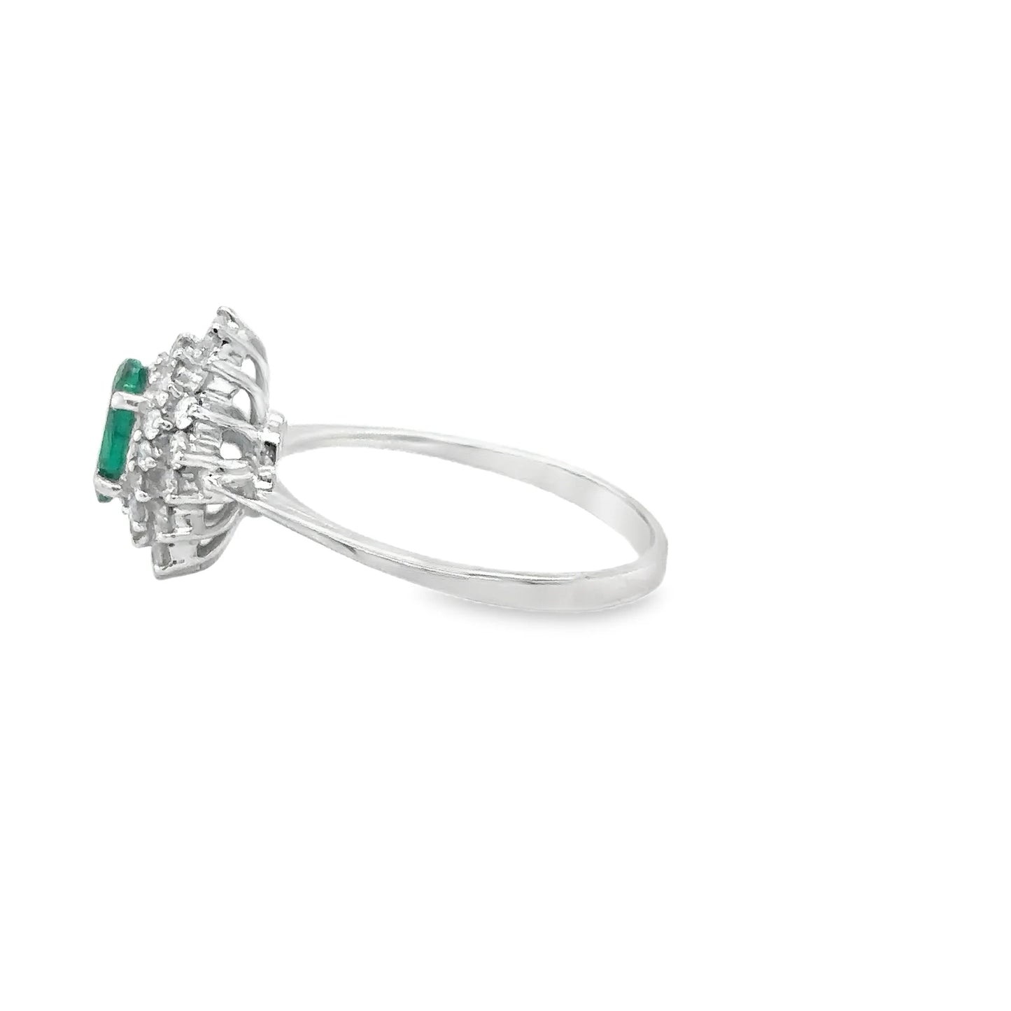 18KT WHITE GOLD EMERALD AND DIAMONDS RING