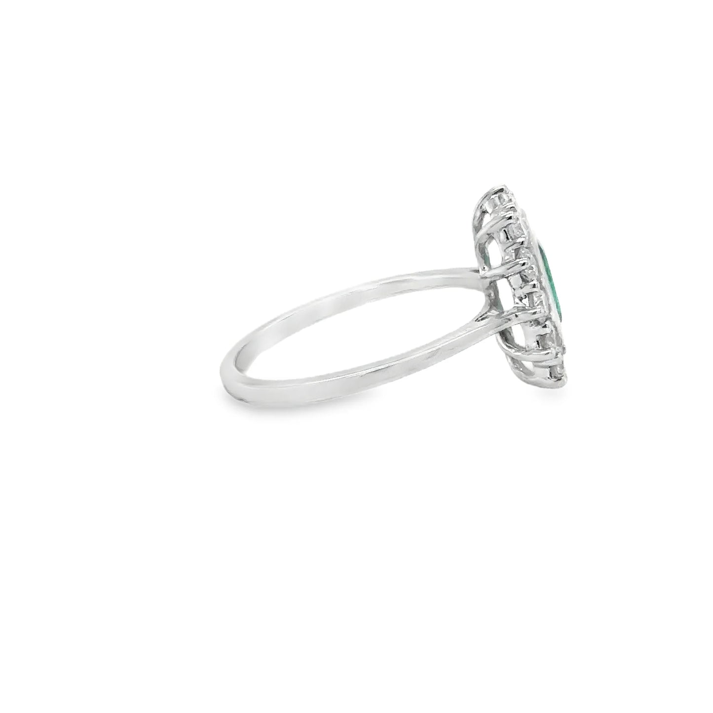 18KT WHITE GOLD EMERALD AND DIAMONDS RING