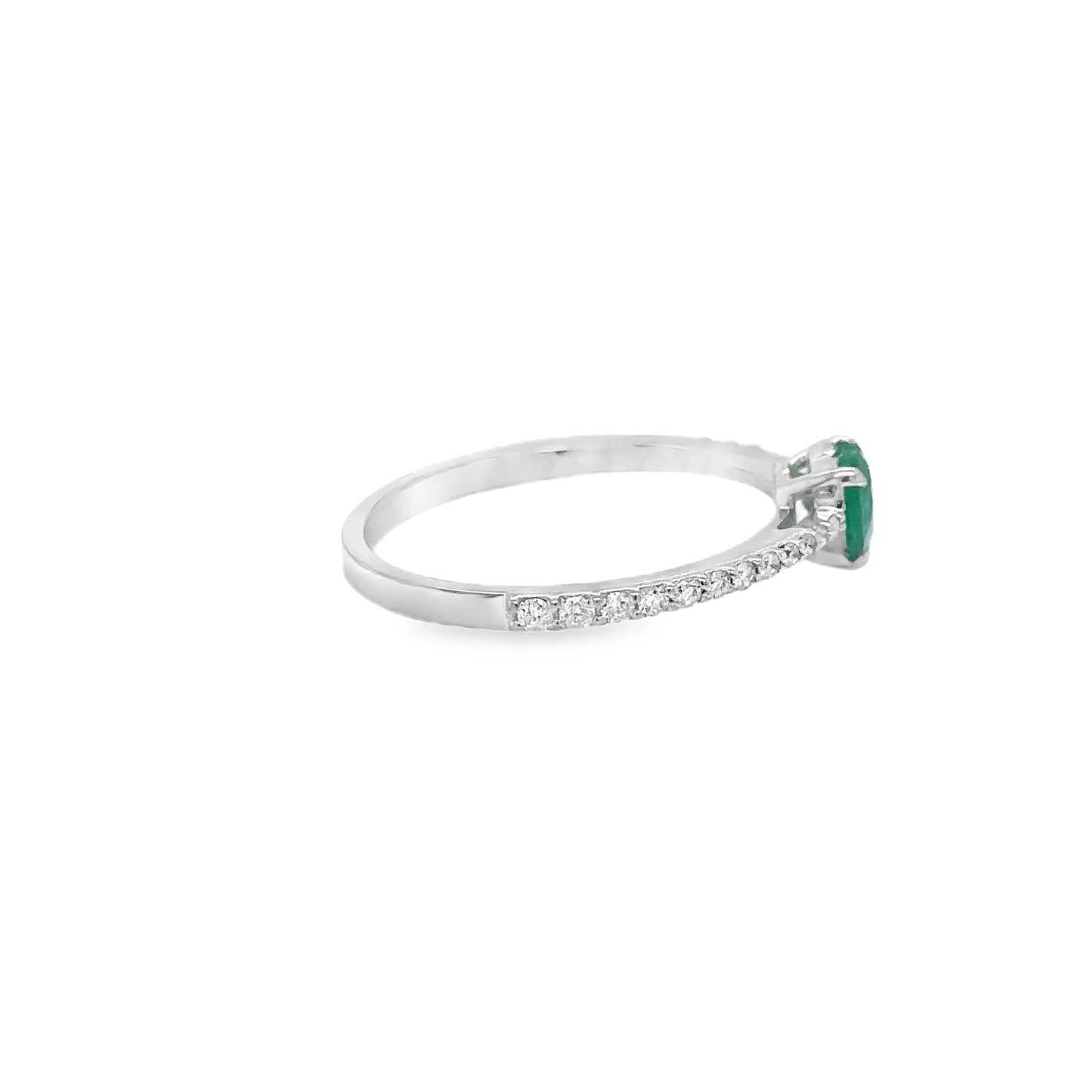 18KT WHITE GOLD HEART SHAPED EMERALD DIAMOND RING