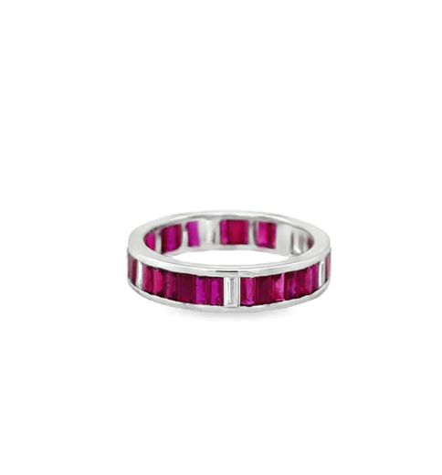 18KT WHITE GOLD RING WITH BAGUETTE RUBY AND DIAMONDS
