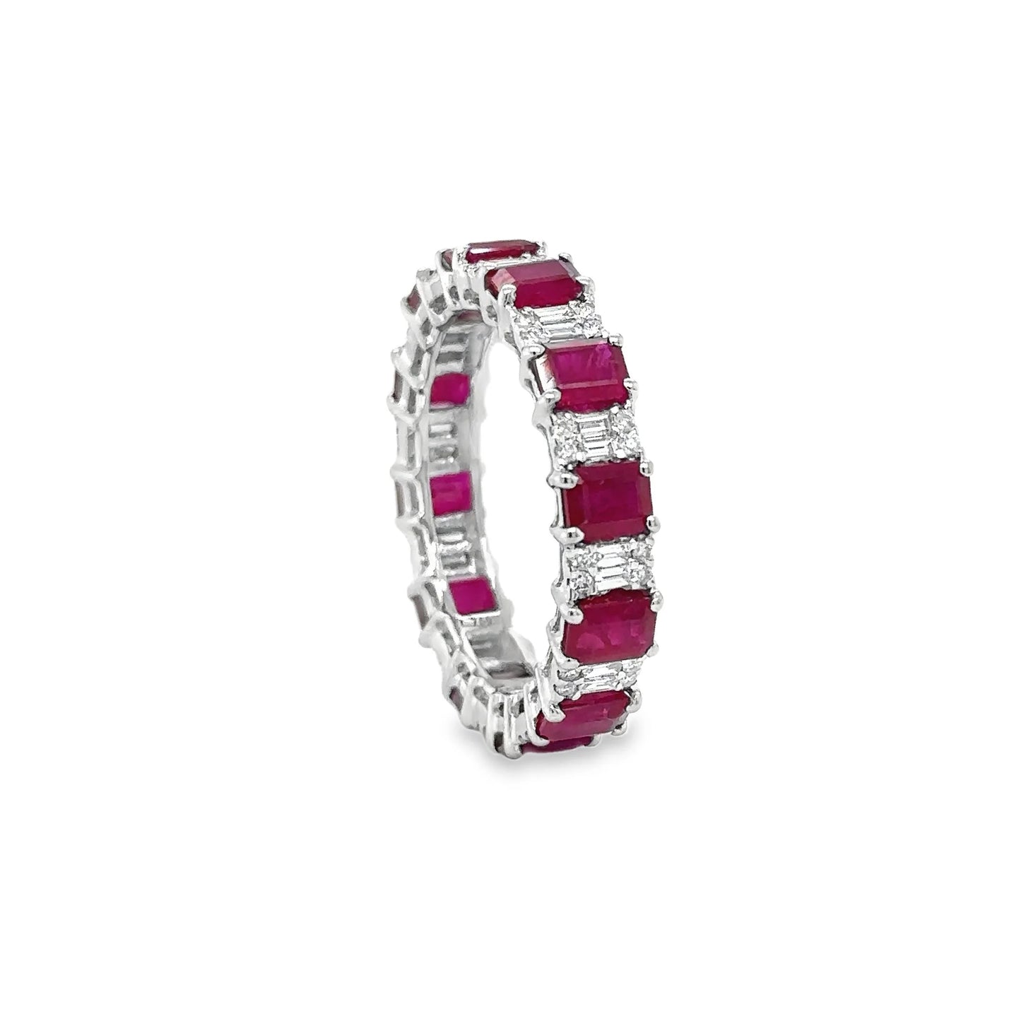 18KT WHITE GOLD RUBY AND DIAMONDS RING