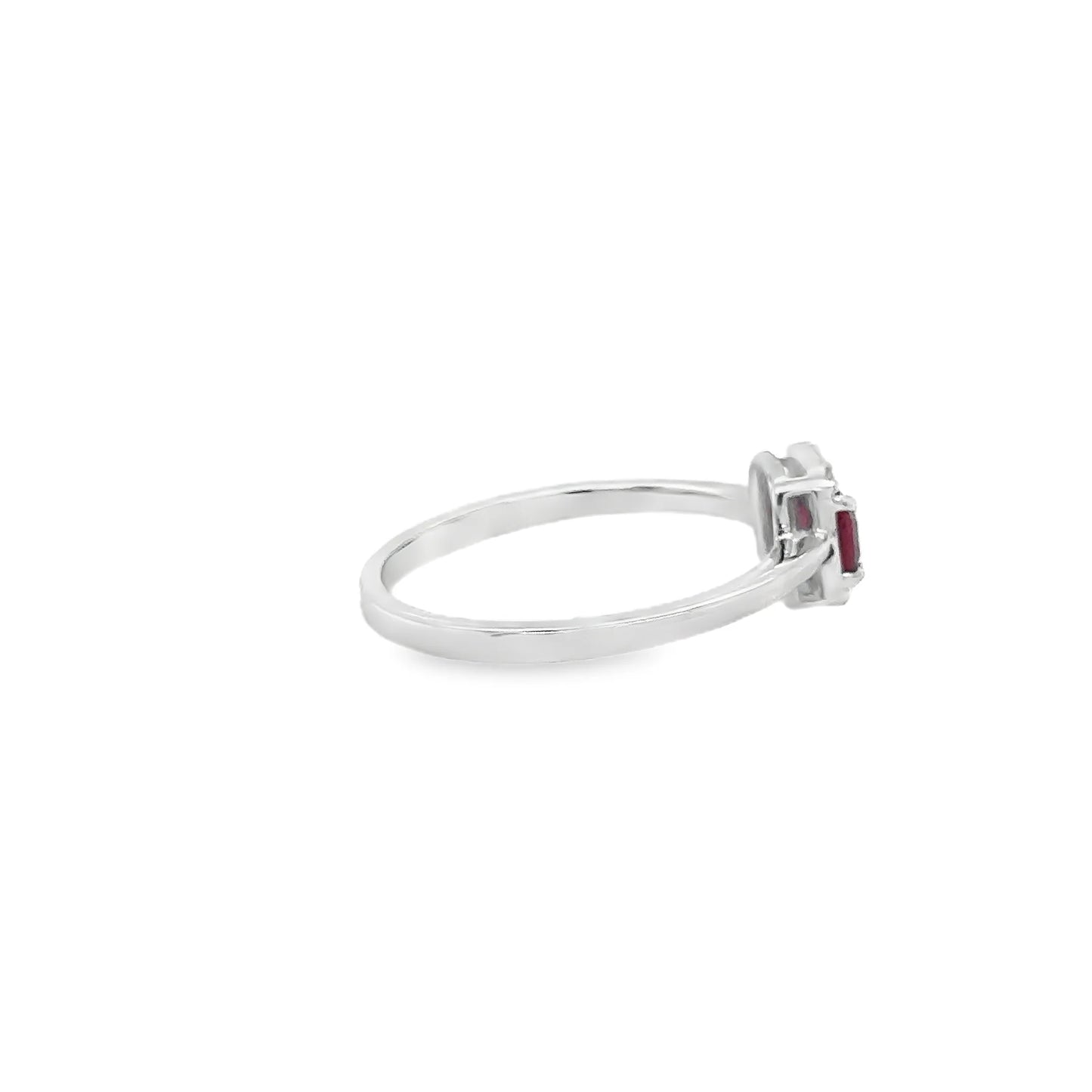 18KT WHITE GOLD RUBY AND DIAMONDS RING