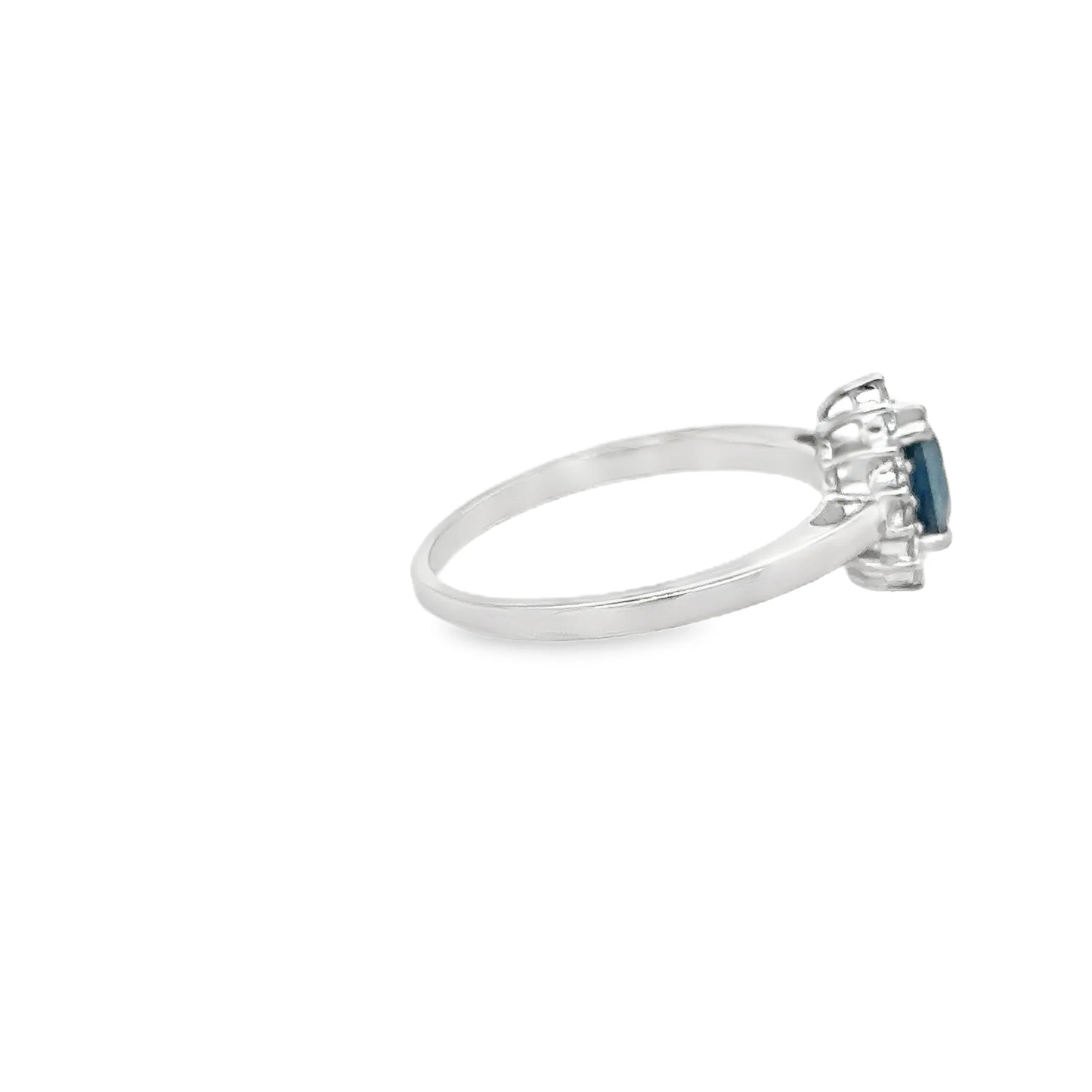 18KT WHITE GOLD SAPPHIRE AND DIAMONDS RING
