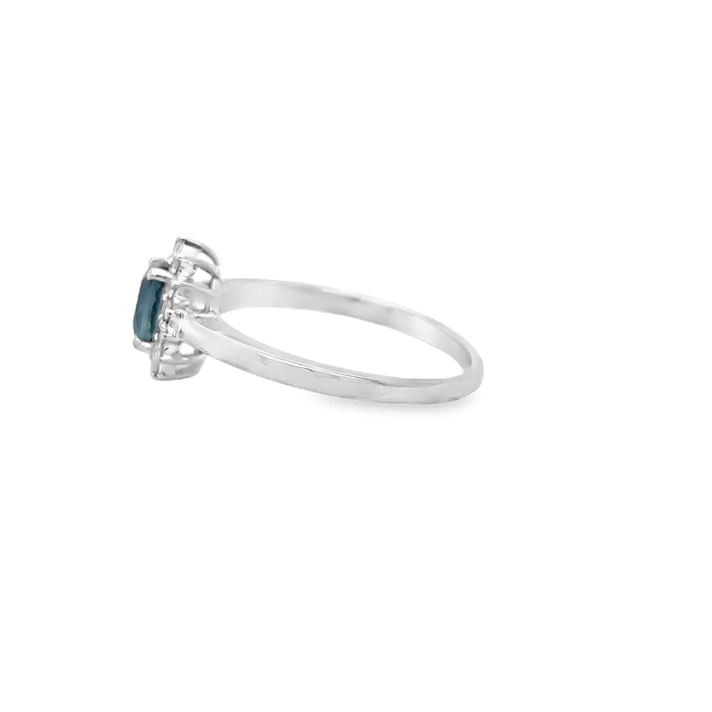 18KT WHITE GOLD SAPPHIRE AND DIAMONDS RING