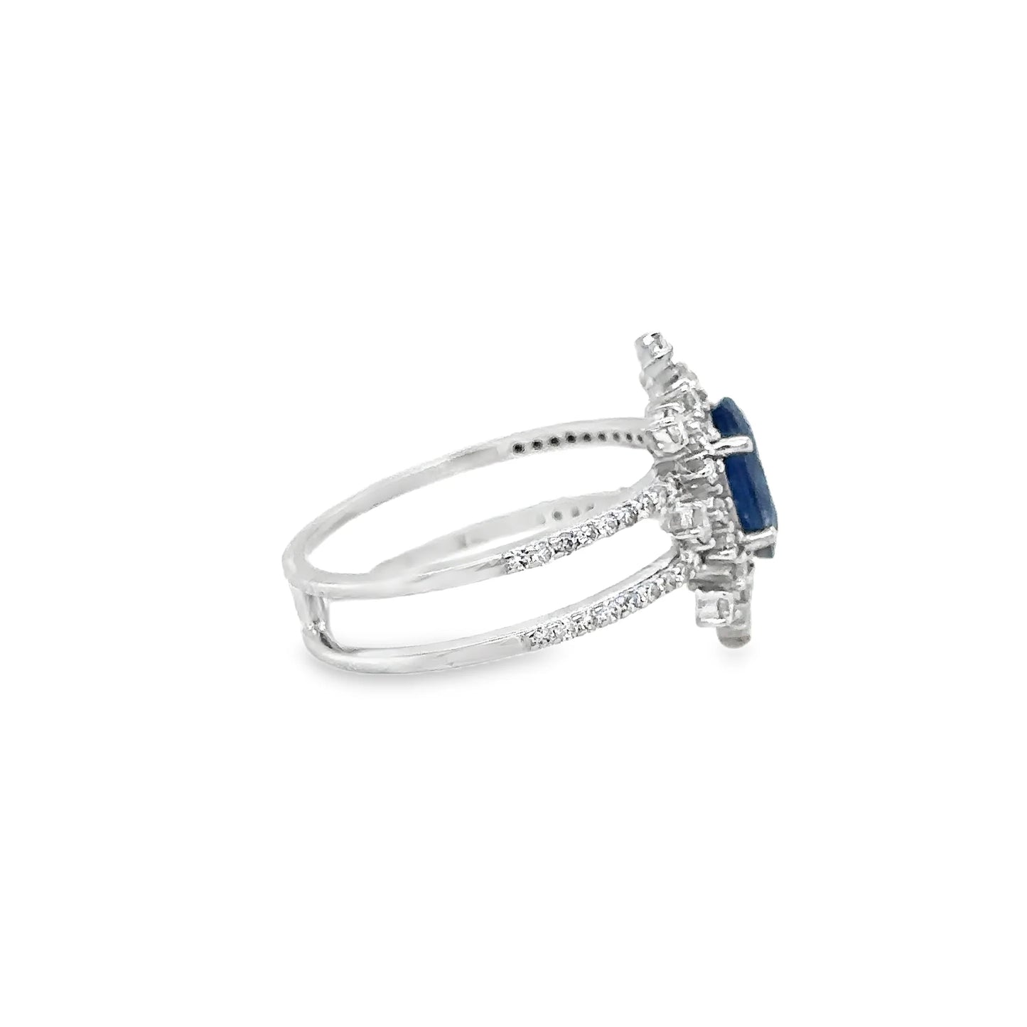 18KT WHITE GOLD SAPPHIRE AND DIAMONDS RING