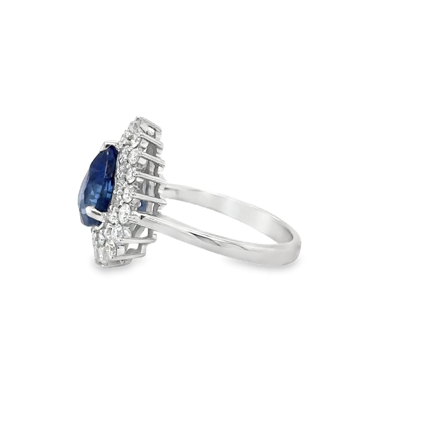18KT WHITE GOLD SAPPHIRE AND DIAMONDS RING