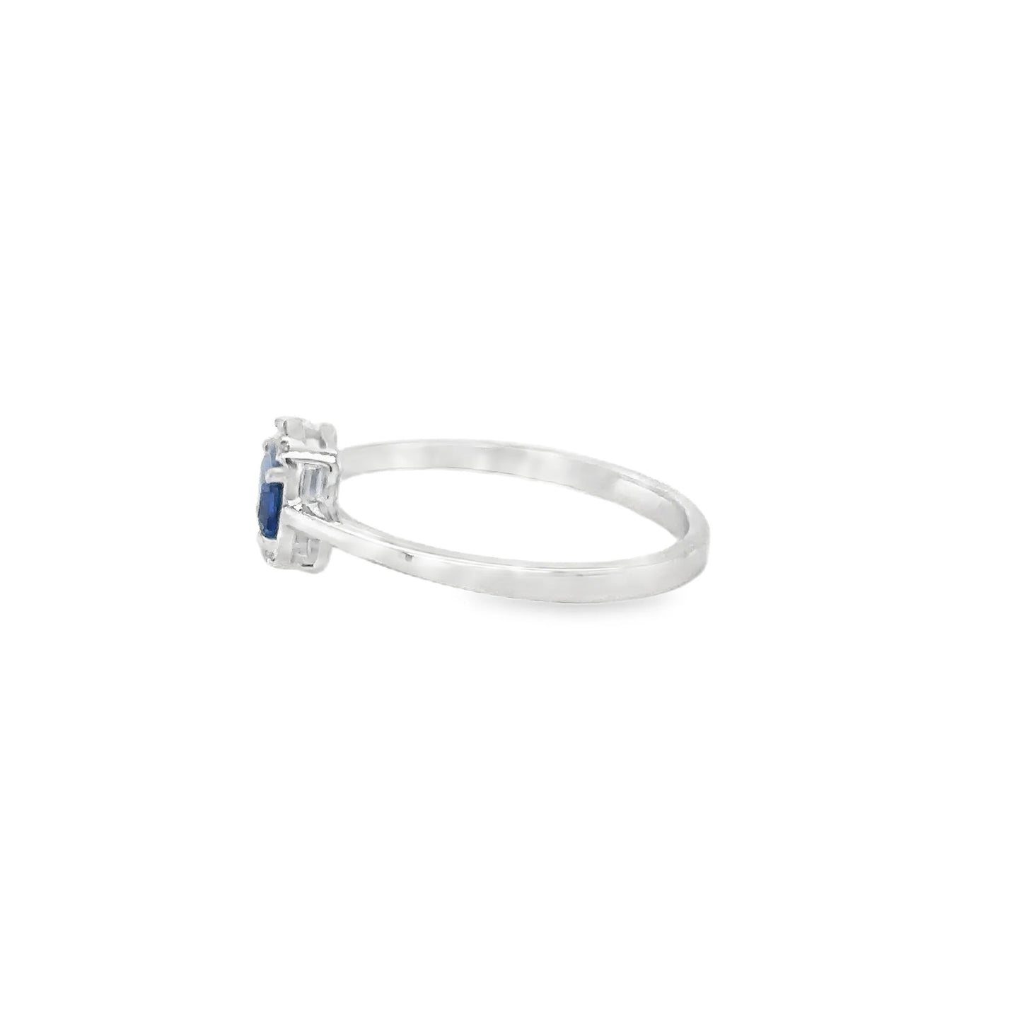 18KT WHITE GOLD SAPPHIRE AND DIAMONDS RING