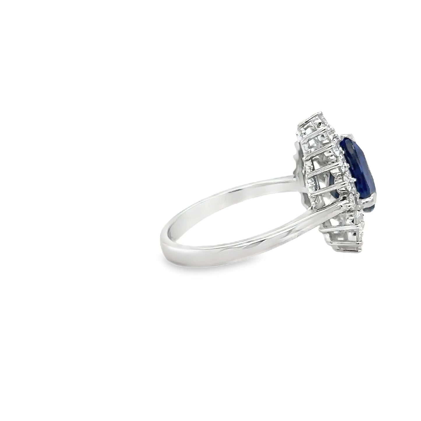 18KT WHITE GOLD SAPPHIRE AND DIAMONDS RING