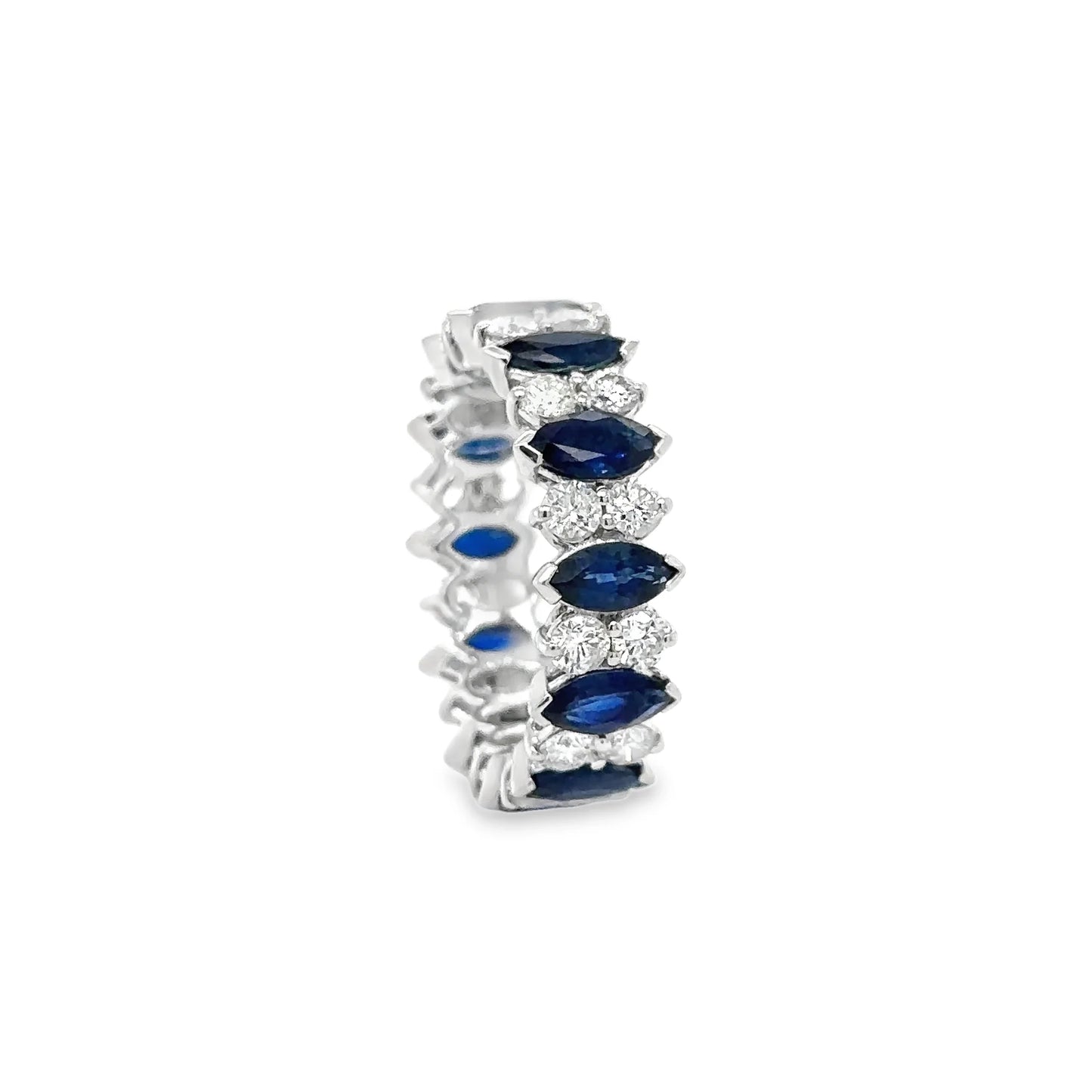 18KT WHITE GOLD SAPPHIRE AND DIAMONDS RING