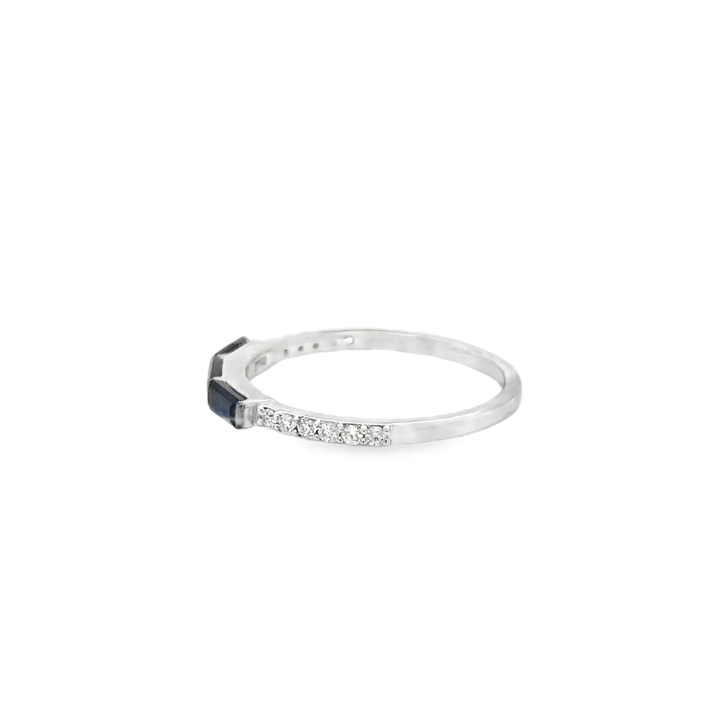 18KT WHITE GOLD SAPPHIRE AND DIAMONDS RING