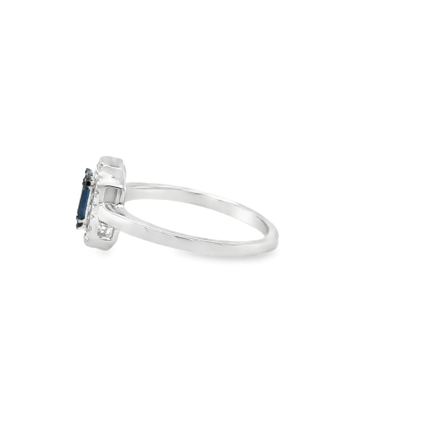18KT WHITE GOLD SAPPHIRE AND DIAMONDS RING
