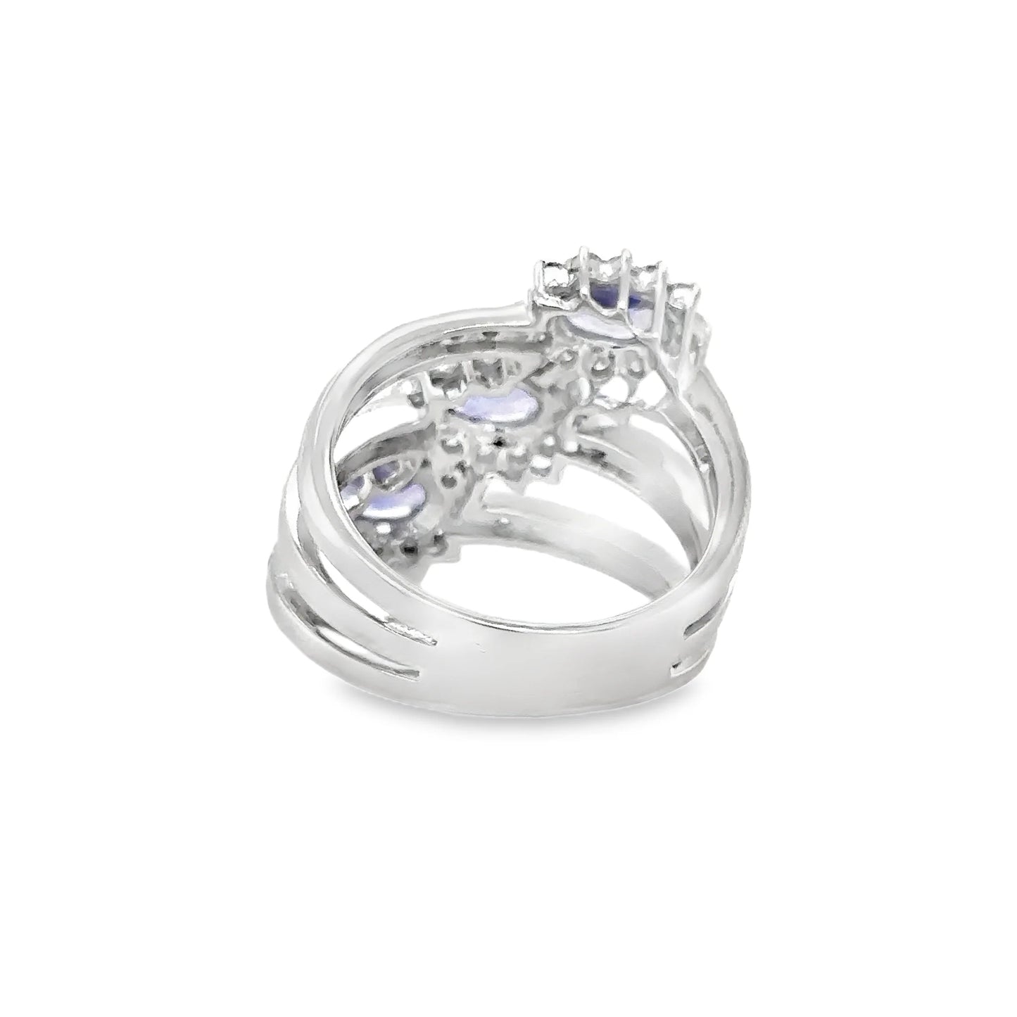 18KT WHITE GOLD TANZANITE AND DIAMONDS RING