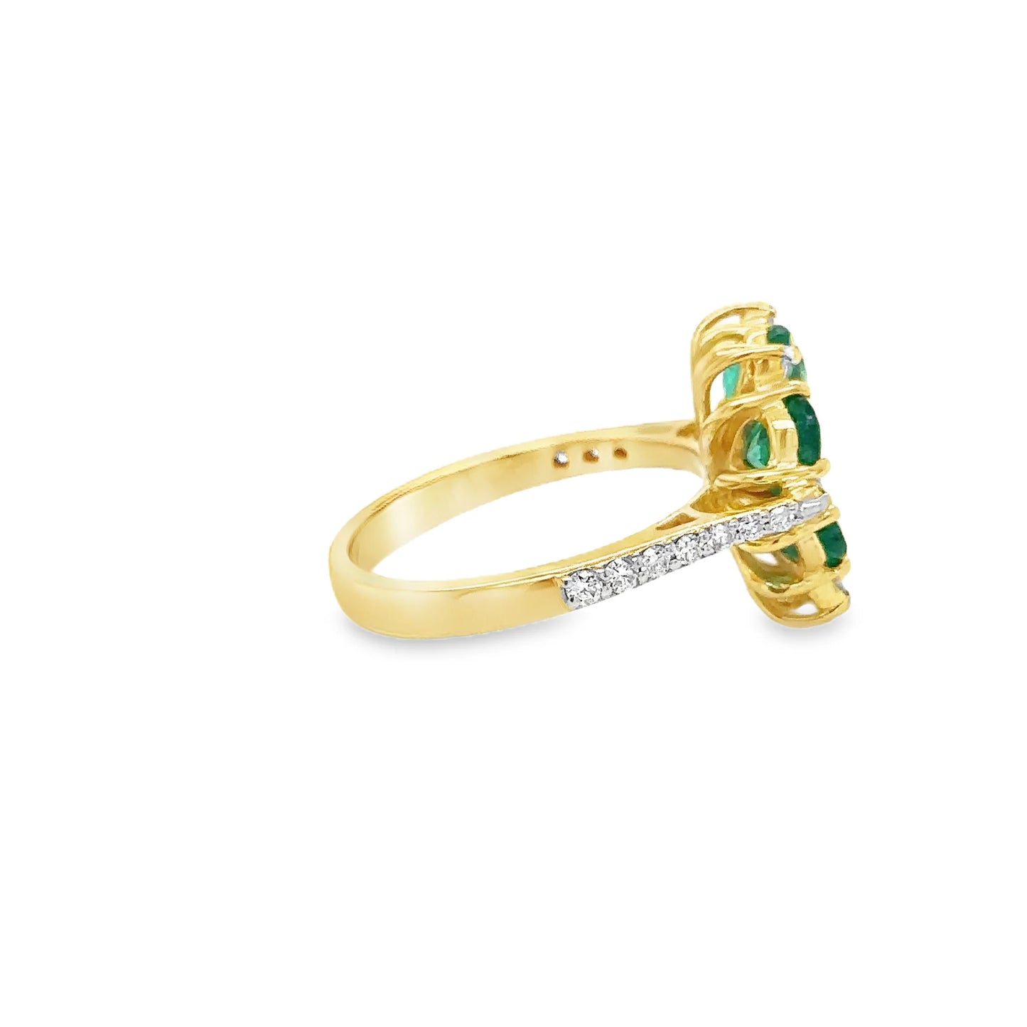 18KT YELLOW GOLD EMERALD AND DIAMONDS FLOWER RING