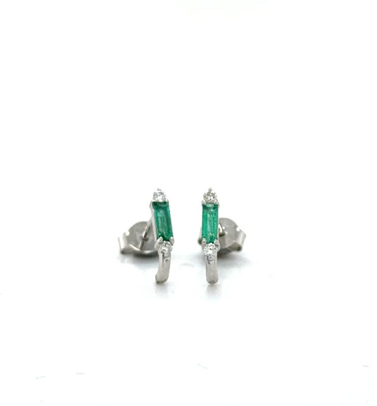 18KT WHITE GOLD EMERALD AND DIAMOND EARRING