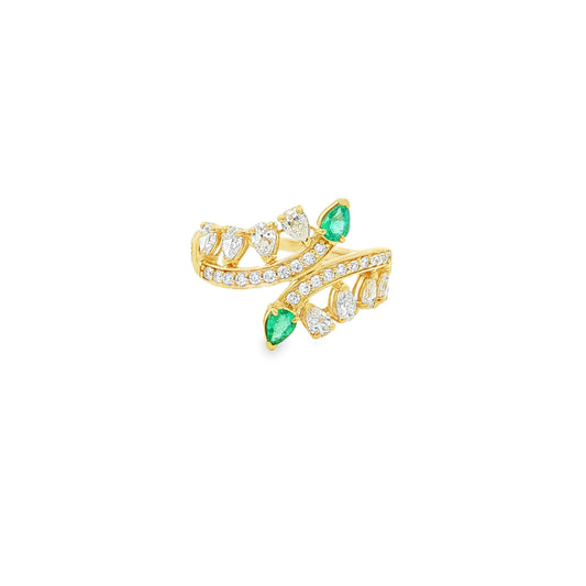 14KT GOLD EMERALD AND DIAMONDS RING