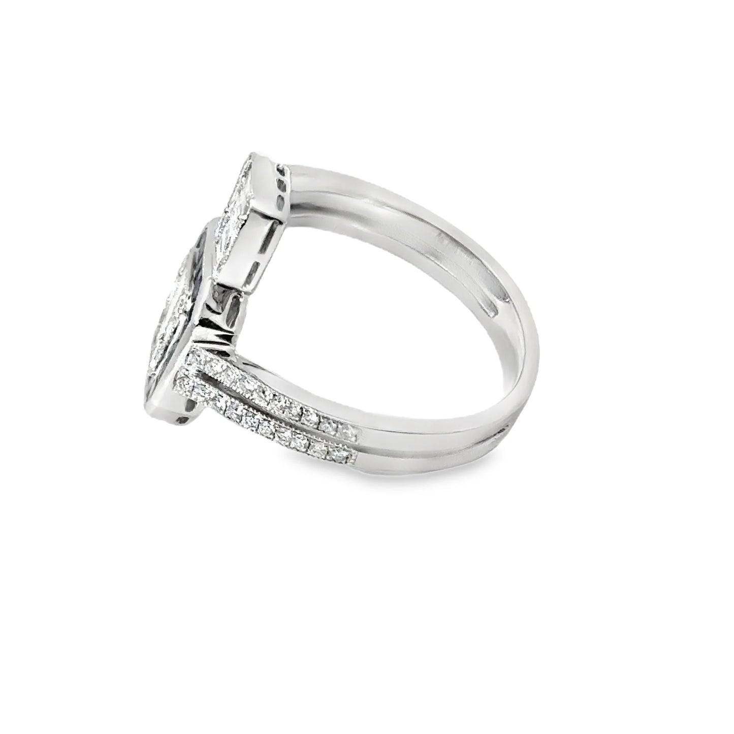 18KT WHITE GOLD SAPPHIRE AND DIAMOND RING