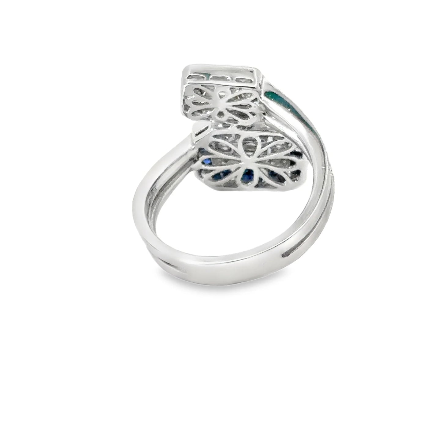 18KT WHITE GOLD SAPPHIRE AND DIAMOND RING