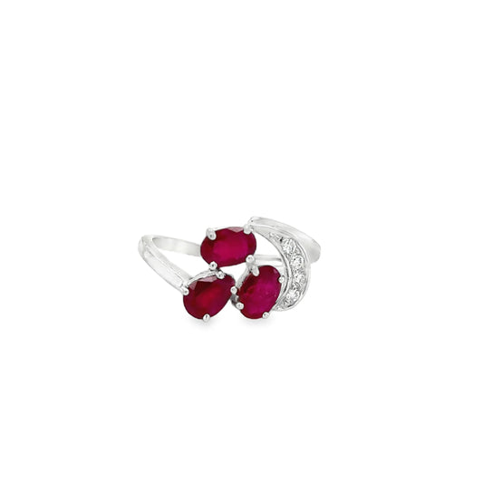 18KT GOLD RUBY AND DIAMONDS RING