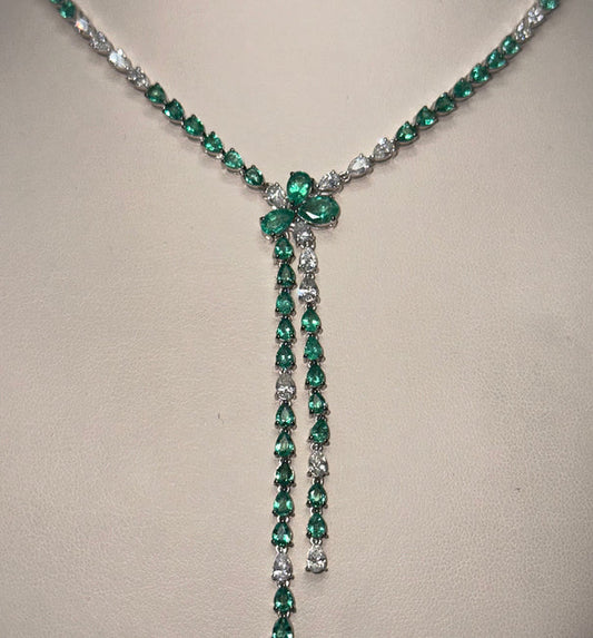18KT WHITE GOLD EMERALD AND DIAMOND NECKLACE