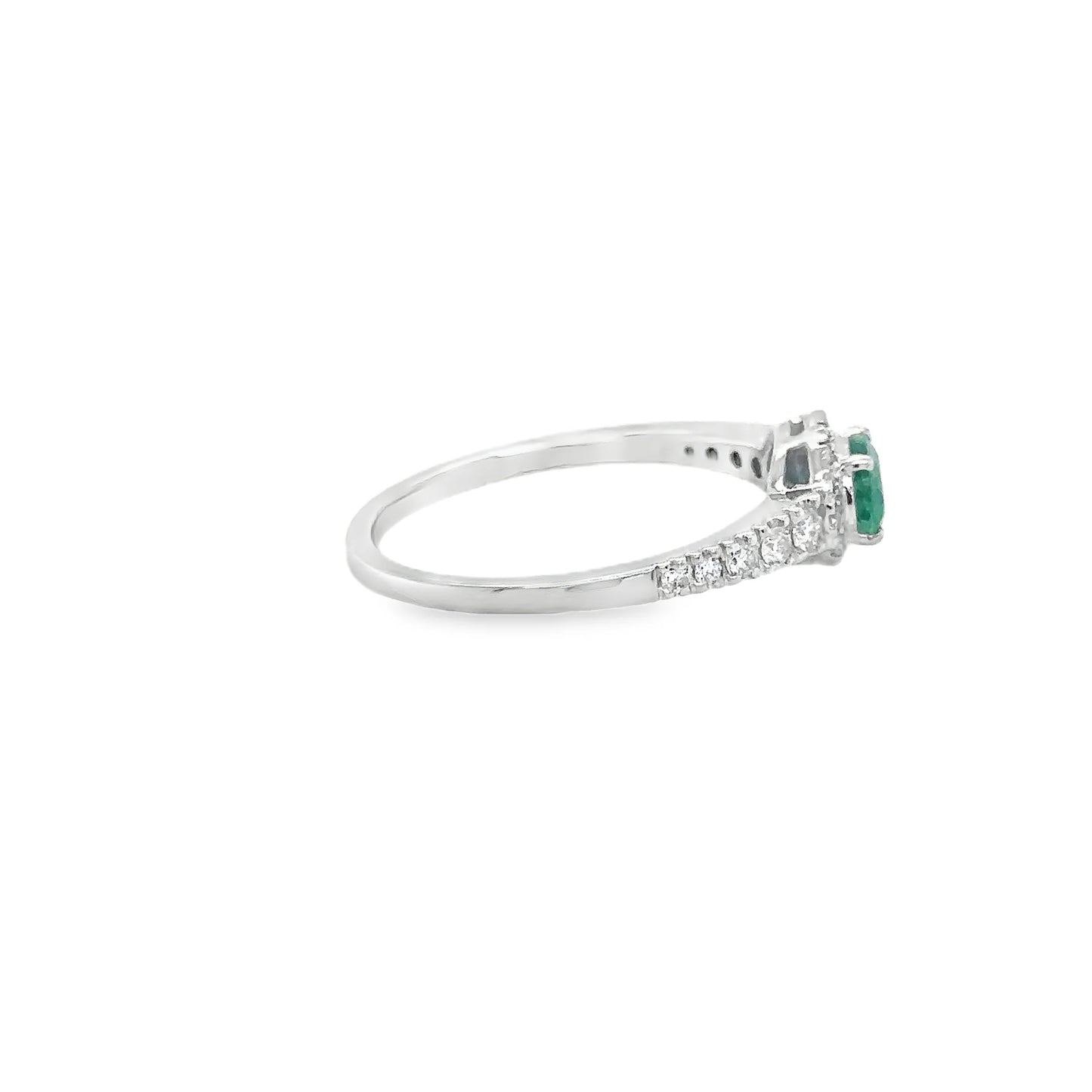 18KT WHITE GOLD EMERALD AND DIAMONDS RING