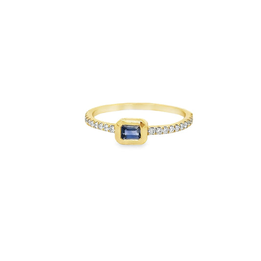 14KT YELLOW GOLD SAPPHIRE AND DIAMONDS RING