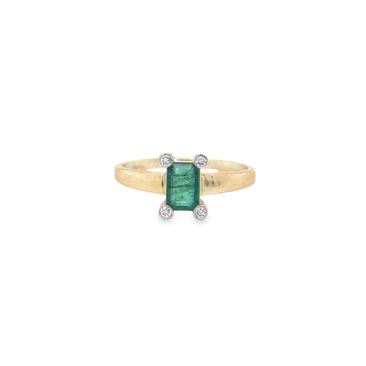 14KT YELLOW GOLD EMERALD AND DIAMONDS RING